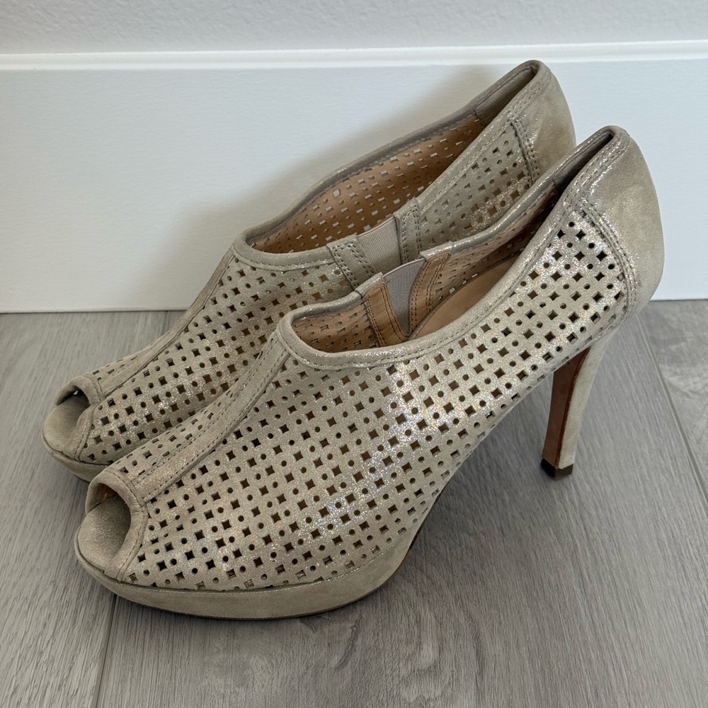 Paul Green gold shimmery heels